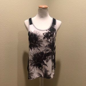 🔥 2/$5 Women’s Tank Tops🔥